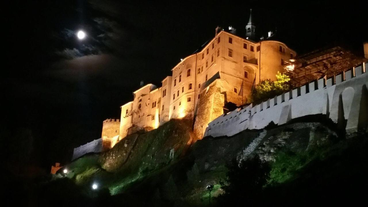 Penzion Na Zastavce チェスキー・シュテルンベルク エクステリア 写真